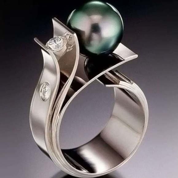 Elegant Silver and Green Pearl Ring size 7 - Picture 1 of 6